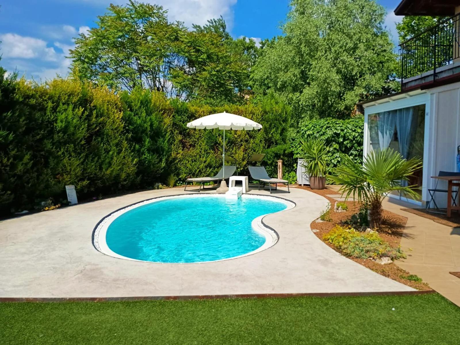 Picnic Room And Pool Castelnuovo del Garda Exterior photo