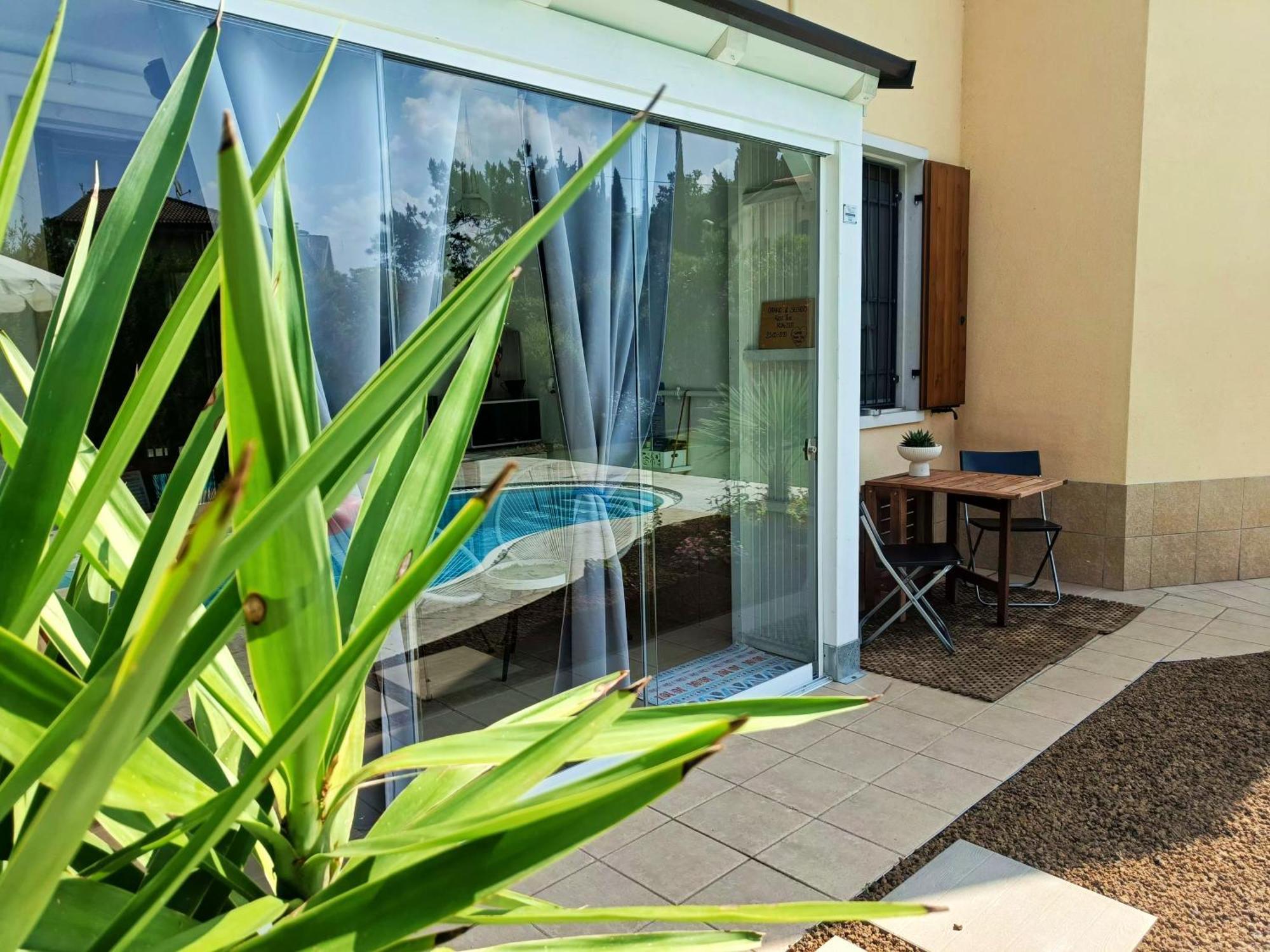 Picnic Room And Pool Castelnuovo del Garda Exterior photo