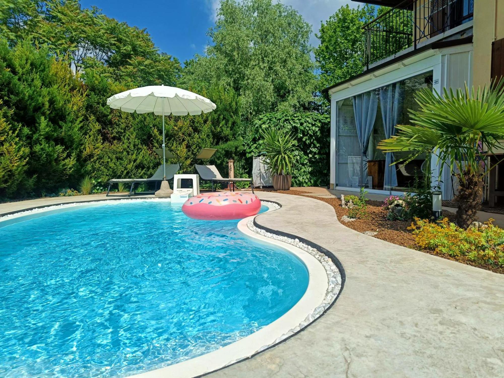 Picnic Room And Pool Castelnuovo del Garda Exterior photo